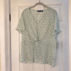 NWT apt 9 v-neck animal print top